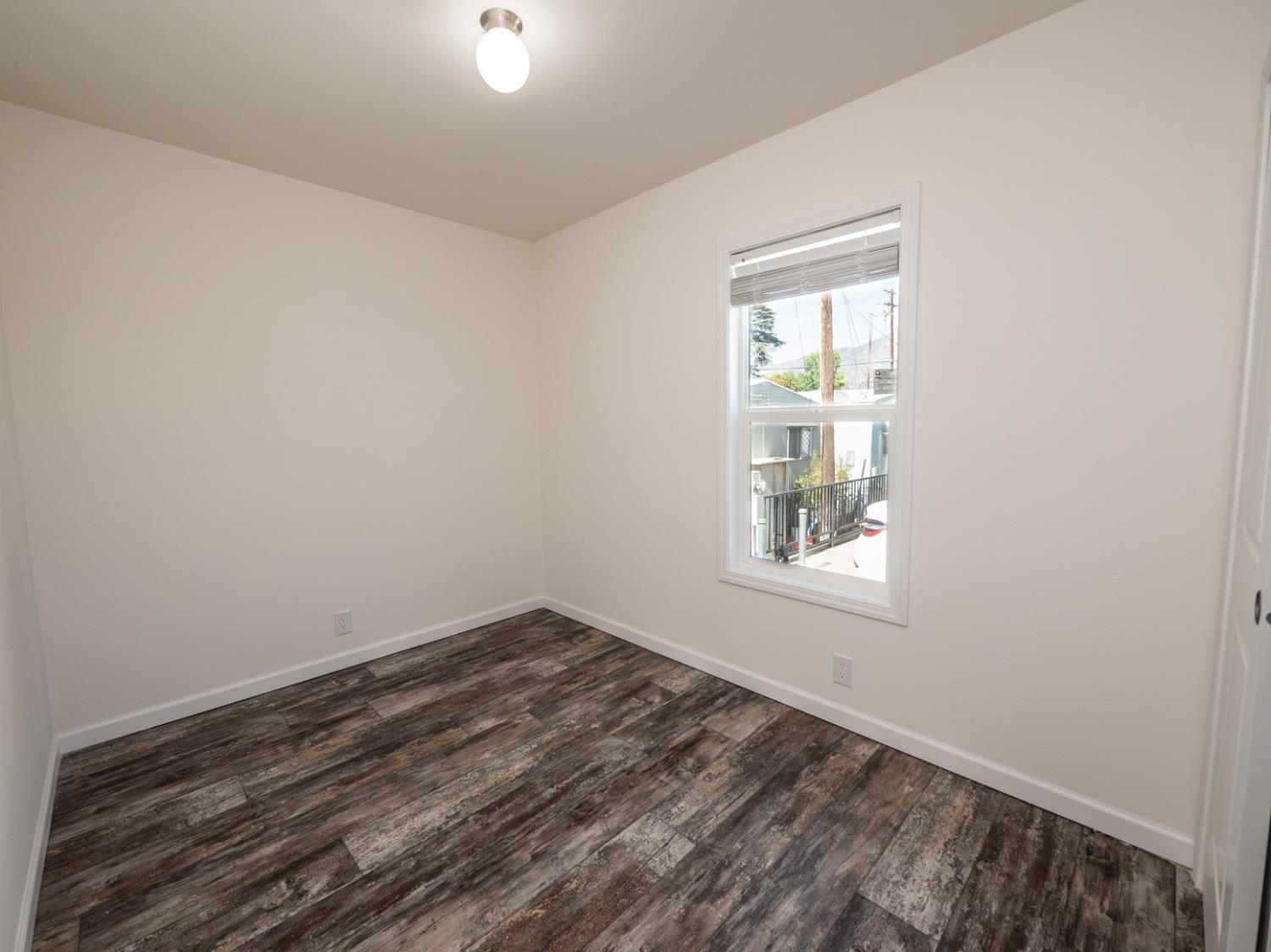 Detail Gallery Image 13 of 23 For 10711 Sherman Grove Ave 26, Sunland,  CA 91040 - 2 Beds | 2 Baths