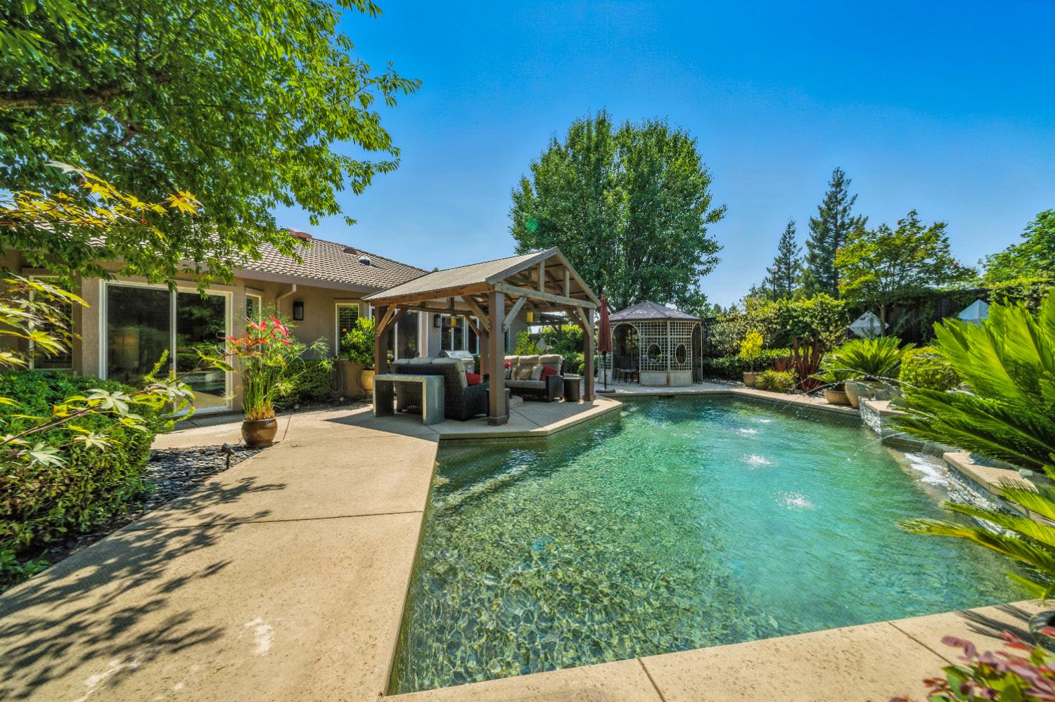 Detail Gallery Image 4 of 78 For 3001 Grasmere Cir, Roseville,  CA 95661 - 2 Beds | 2 Baths