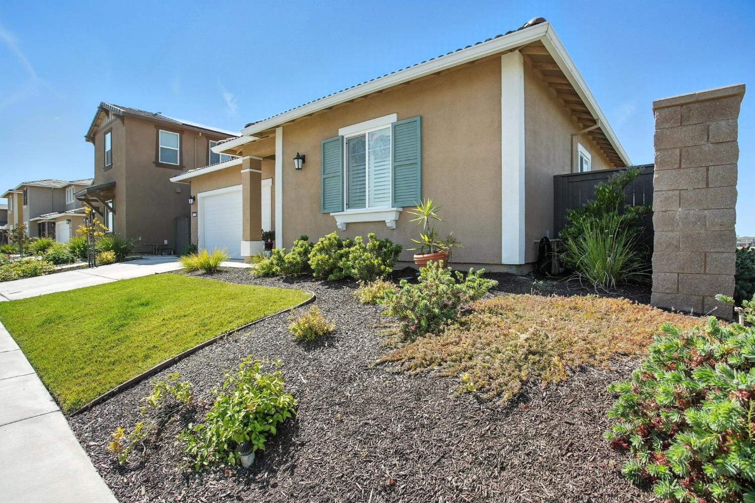 Detail Gallery Image 4 of 36 For 3742 Haymaker Way, Sacramento,  CA 95835 - 3 Beds | 2 Baths
