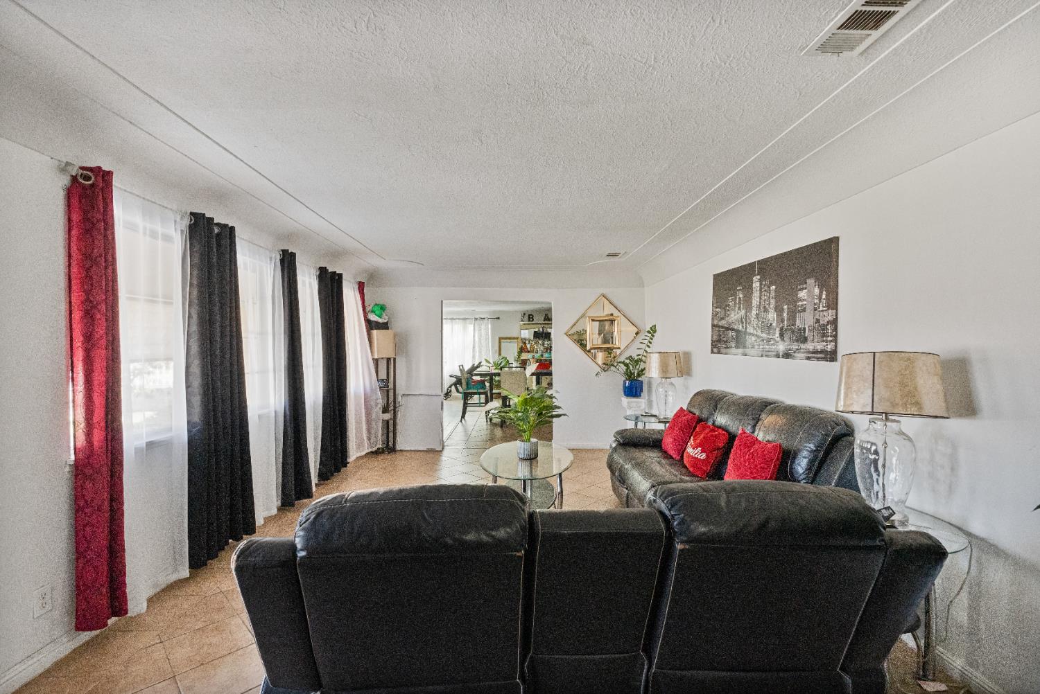 Detail Gallery Image 4 of 22 For 1260 T St, Merced,  CA 95341 - 2 Beds | 1 Baths