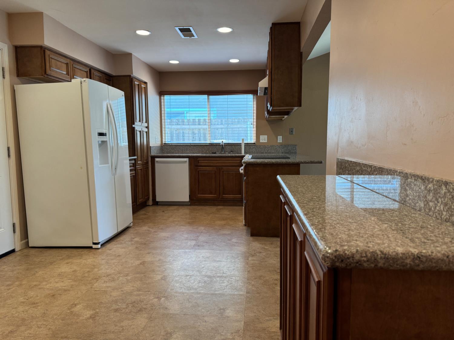 Detail Gallery Image 5 of 19 For 1353 Villa Dr, Merced,  CA 95340 - 3 Beds | 2 Baths