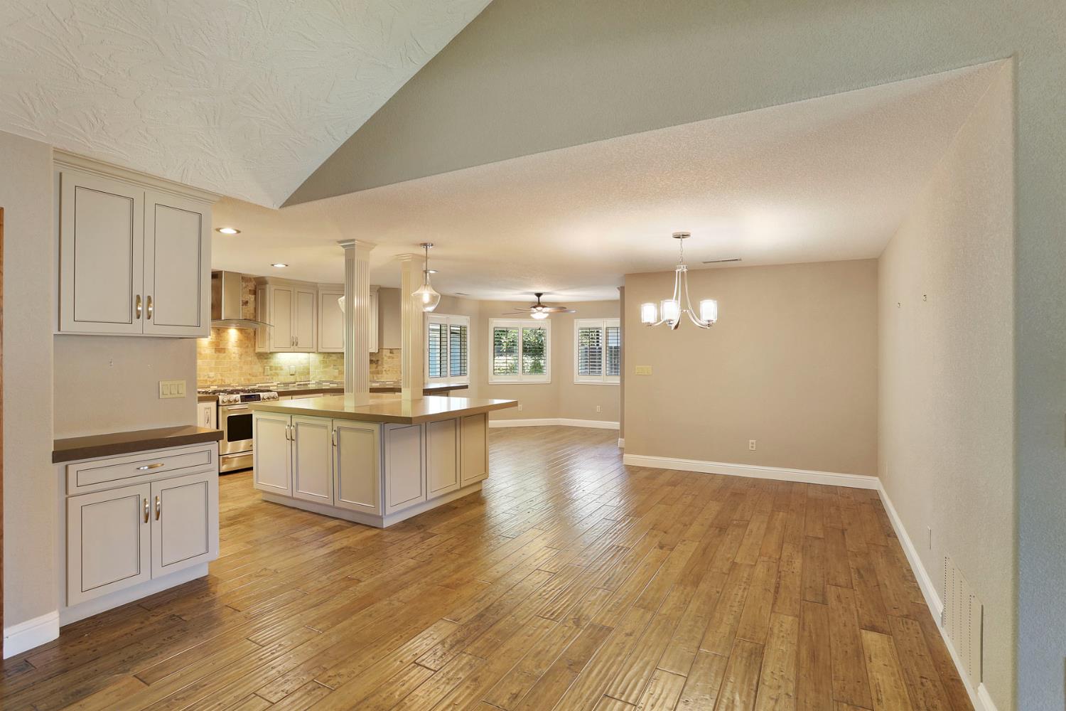 Detail Gallery Image 9 of 50 For 2404 Dutchollow Ct, Modesto,  CA 95356 - 3 Beds | 2 Baths