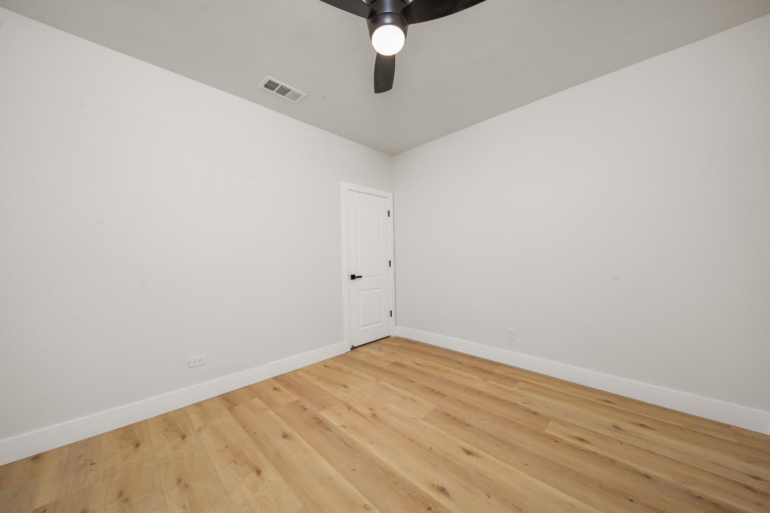 Detail Gallery Image 19 of 38 For 644 N Airport Way, Stockton,  CA 95205 - 3 Beds | 2 Baths