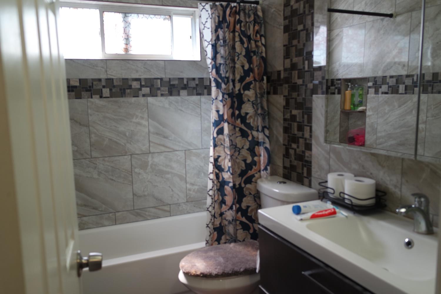 Detail Gallery Image 13 of 19 For 8745 Spruce Ridge Way, Antelope,  CA 95843 - 3 Beds | 2 Baths