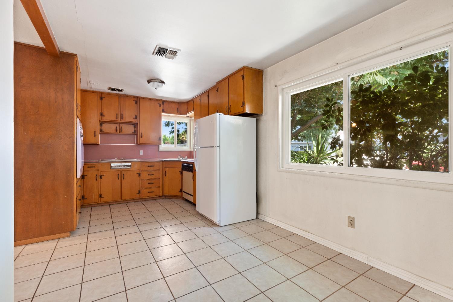Detail Gallery Image 10 of 34 For 1418 Cypress Ave, Modesto,  CA 95350 - 3 Beds | 2 Baths