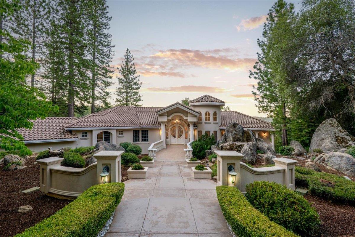 Detail Gallery Image 2 of 97 For 14031 Gochine Dr, Nevada City,  CA 95959 - 4 Beds | 3/1 Baths