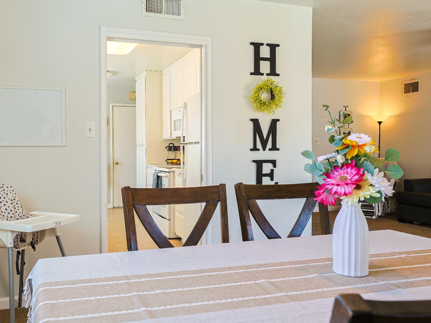 Detail Gallery Image 8 of 45 For 18 W Clanton Ave, Woodland,  CA 95695 - 3 Beds | 2 Baths
