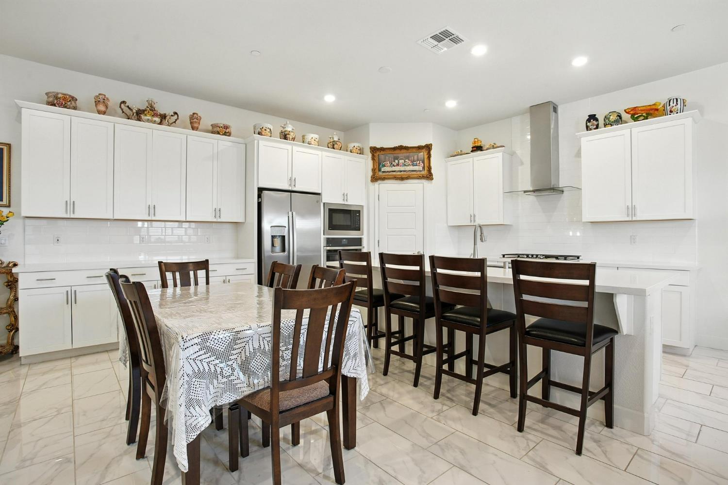 Detail Gallery Image 14 of 36 For 3742 Haymaker Way, Sacramento,  CA 95835 - 3 Beds | 2 Baths