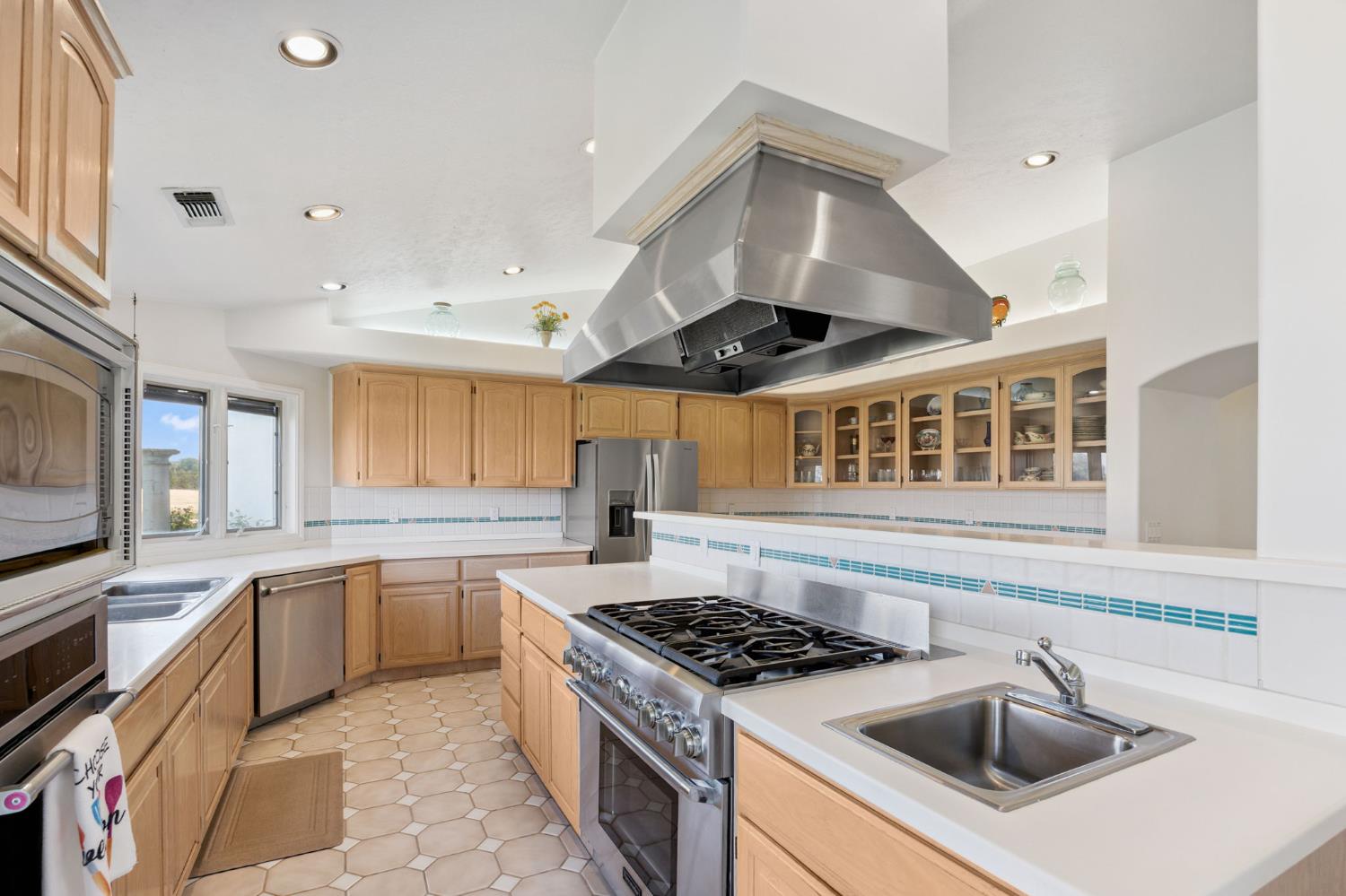 Detail Gallery Image 9 of 51 For 11255 Green Rd, Wilton,  CA 95693 - 4 Beds | 3/1 Baths