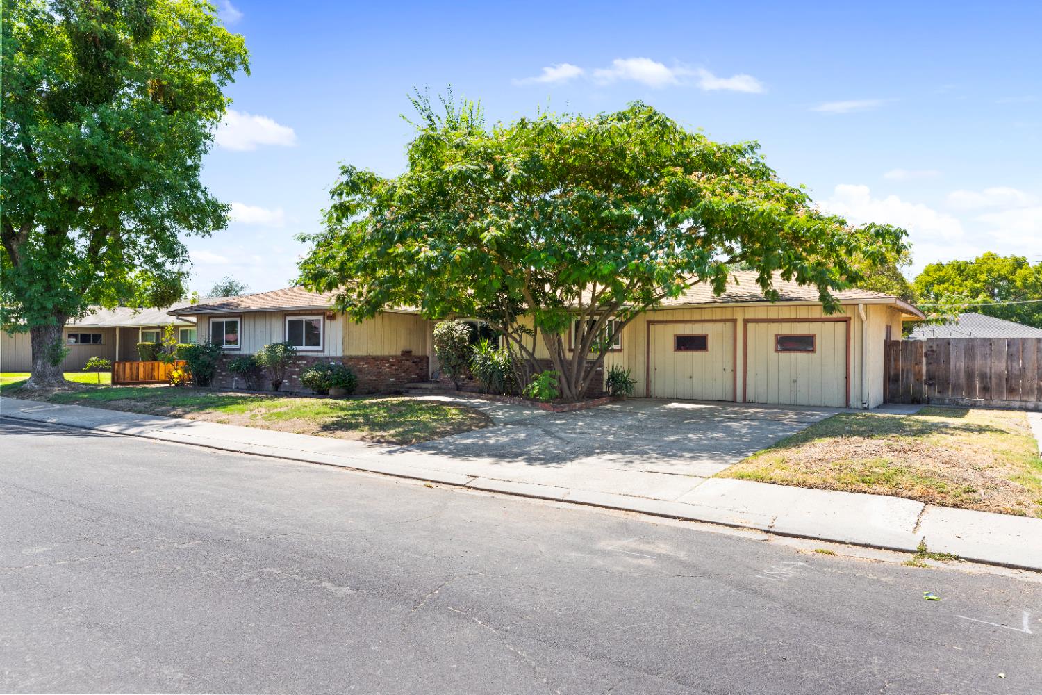 Detail Gallery Image 2 of 34 For 1418 Cypress Ave, Modesto,  CA 95350 - 3 Beds | 2 Baths
