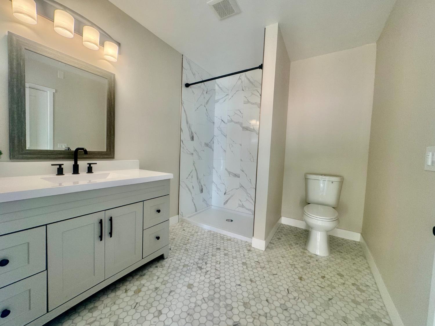 Detail Gallery Image 15 of 32 For 5230 North Ave, Carmichael,  CA 95608 - 3 Beds | 2 Baths