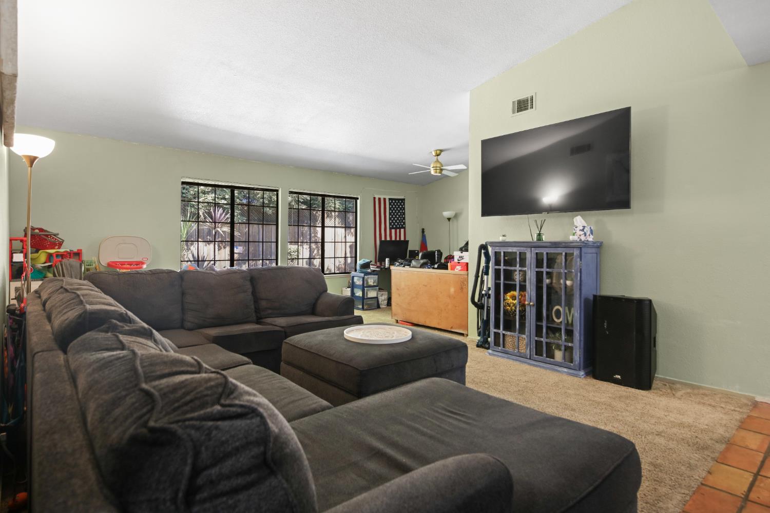 Detail Gallery Image 4 of 30 For 2962 Smoke Tree Cir, Stockton,  CA 95209 - 3 Beds | 2 Baths
