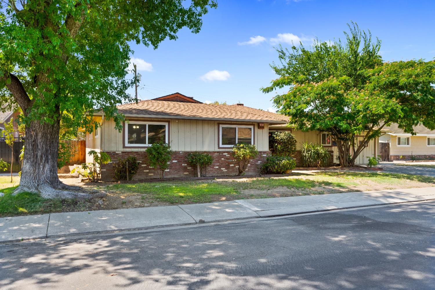 Detail Gallery Image 3 of 34 For 1418 Cypress Ave, Modesto,  CA 95350 - 3 Beds | 2 Baths