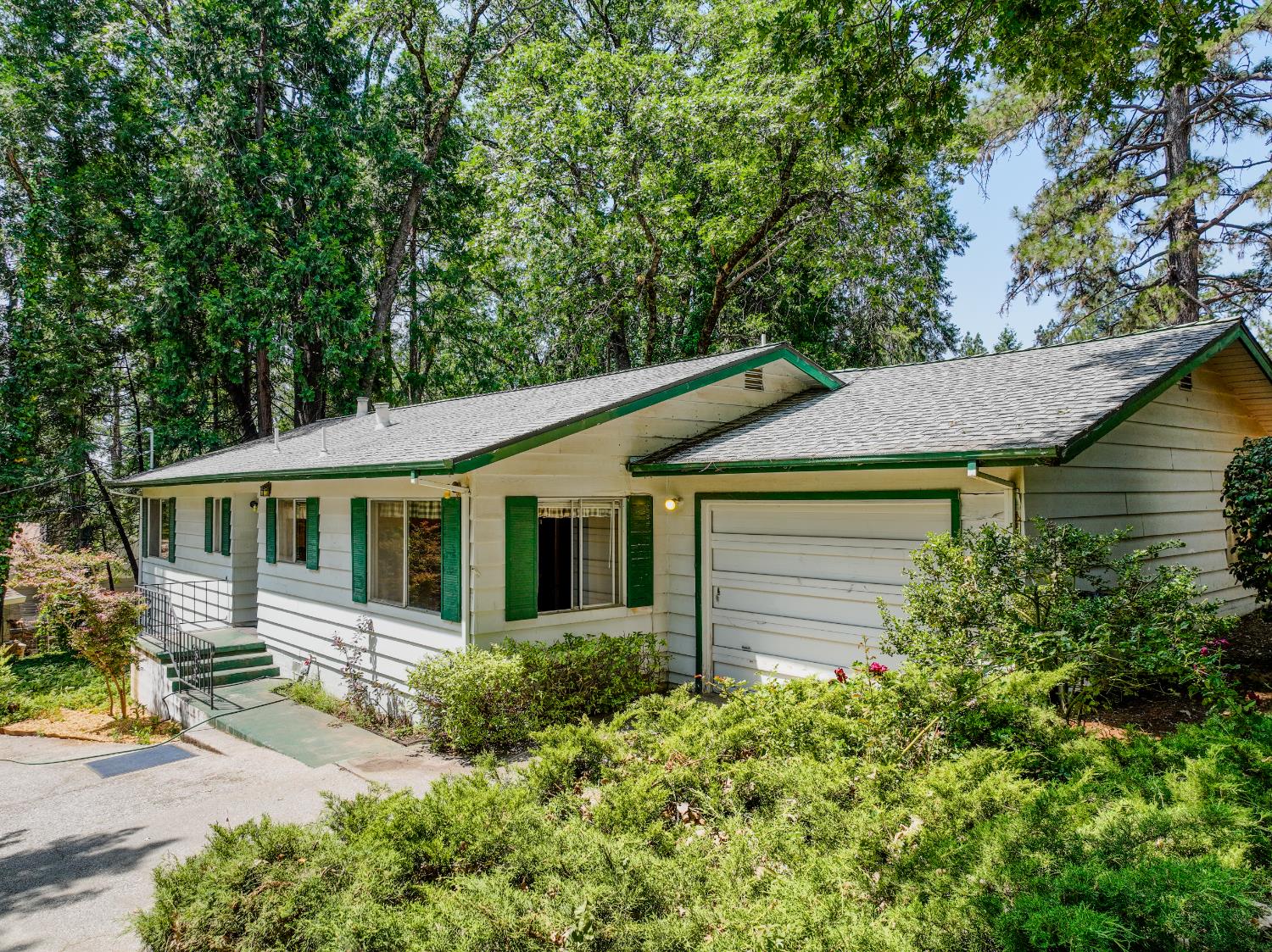 Detail Gallery Image 1 of 43 For 15604 Ridge Estates Rd, Nevada City,  CA 95959 - 2 Beds | 1/1 Baths