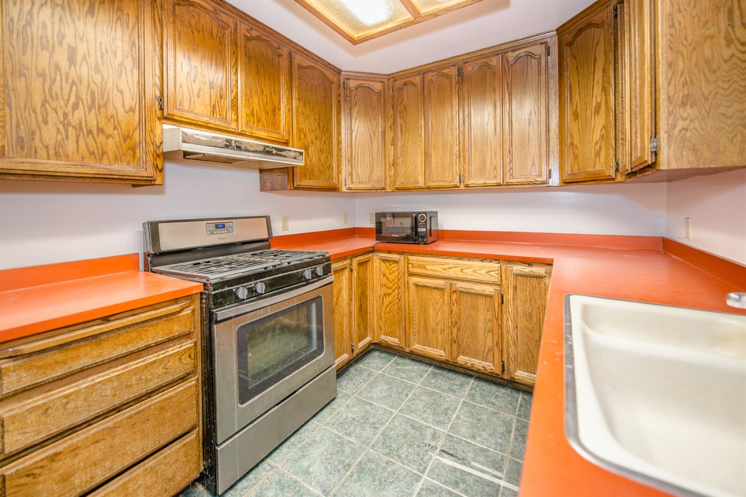 Detail Gallery Image 12 of 43 For 204 Emery St, Winters,  CA 95694 - 3 Beds | 2 Baths
