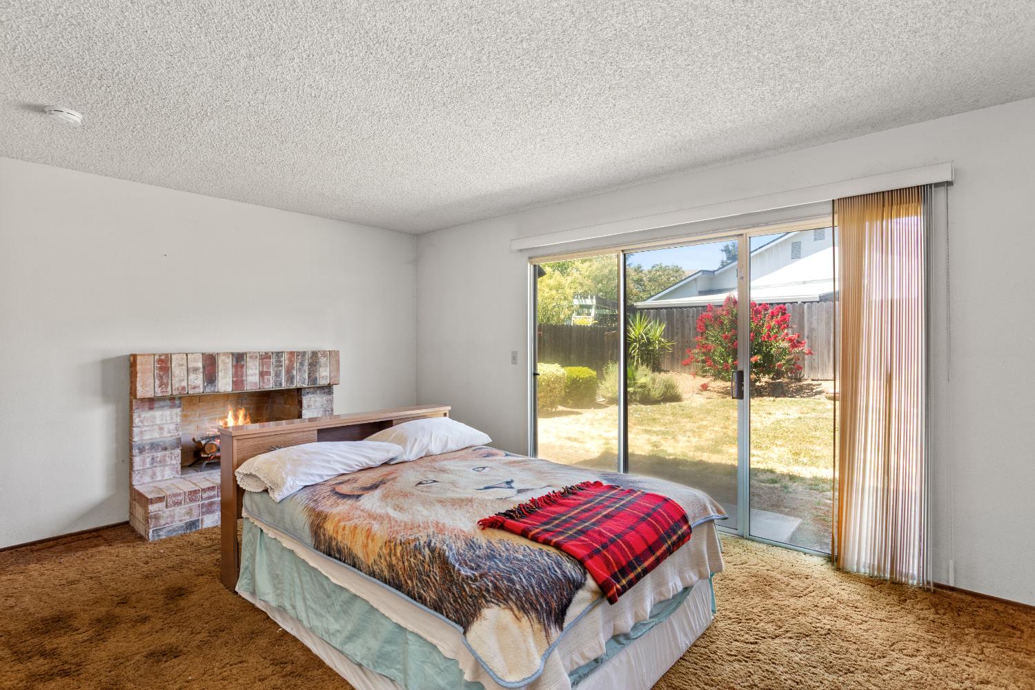 Detail Gallery Image 8 of 26 For 9251 Carla Way, Sacramento,  CA 95826 - 4 Beds | 2/1 Baths