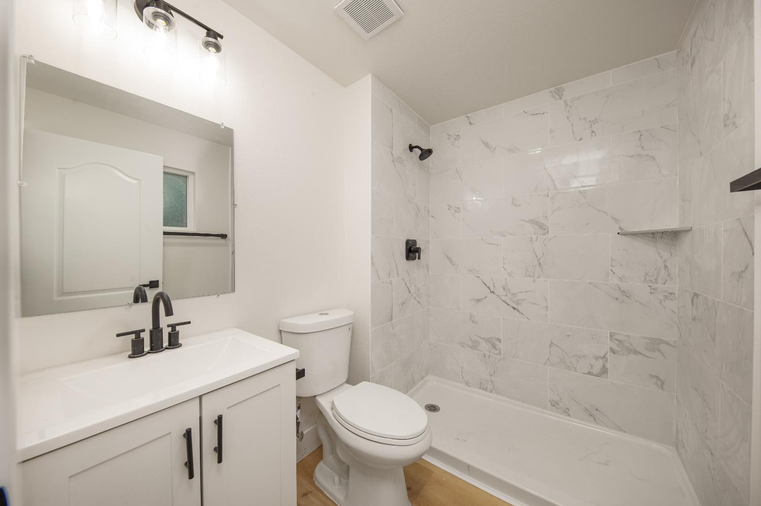 Detail Gallery Image 21 of 38 For 644 N Airport Way, Stockton,  CA 95205 - 3 Beds | 2 Baths