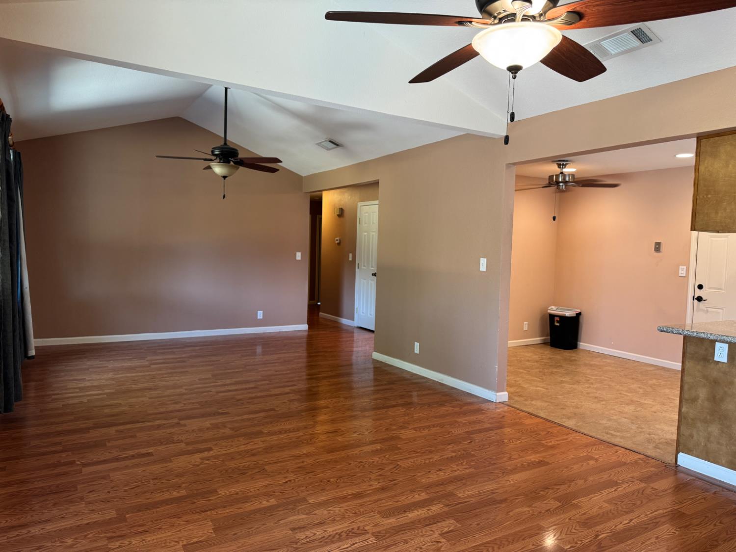 Detail Gallery Image 4 of 19 For 1353 Villa Dr, Merced,  CA 95340 - 3 Beds | 2 Baths