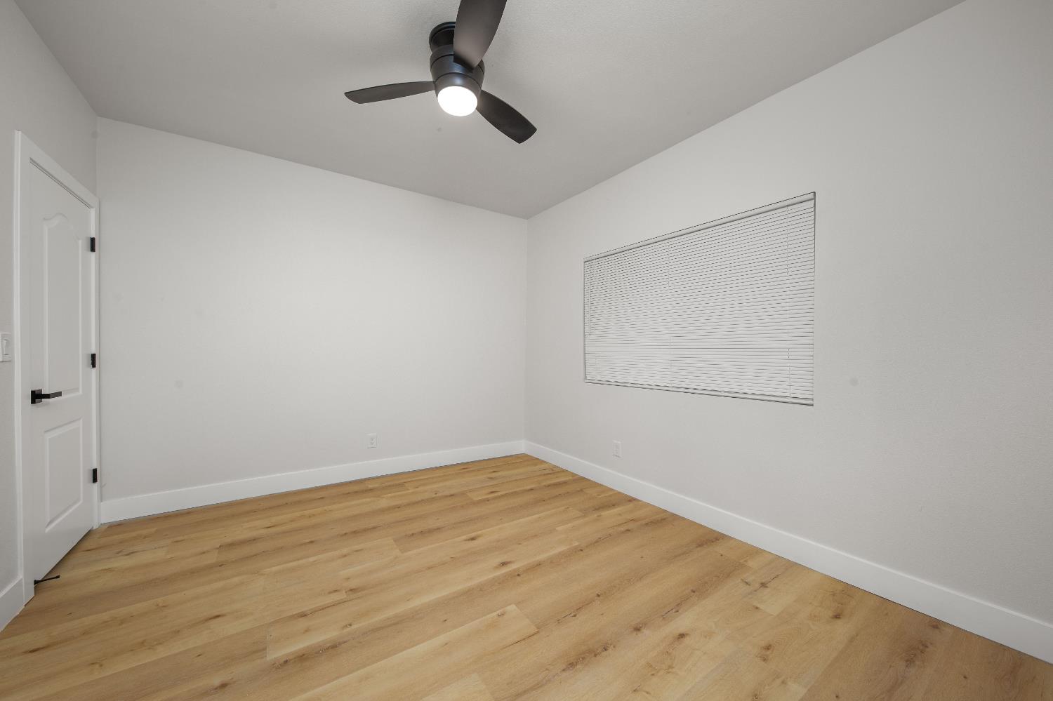 Detail Gallery Image 17 of 38 For 644 N Airport Way, Stockton,  CA 95205 - 3 Beds | 2 Baths