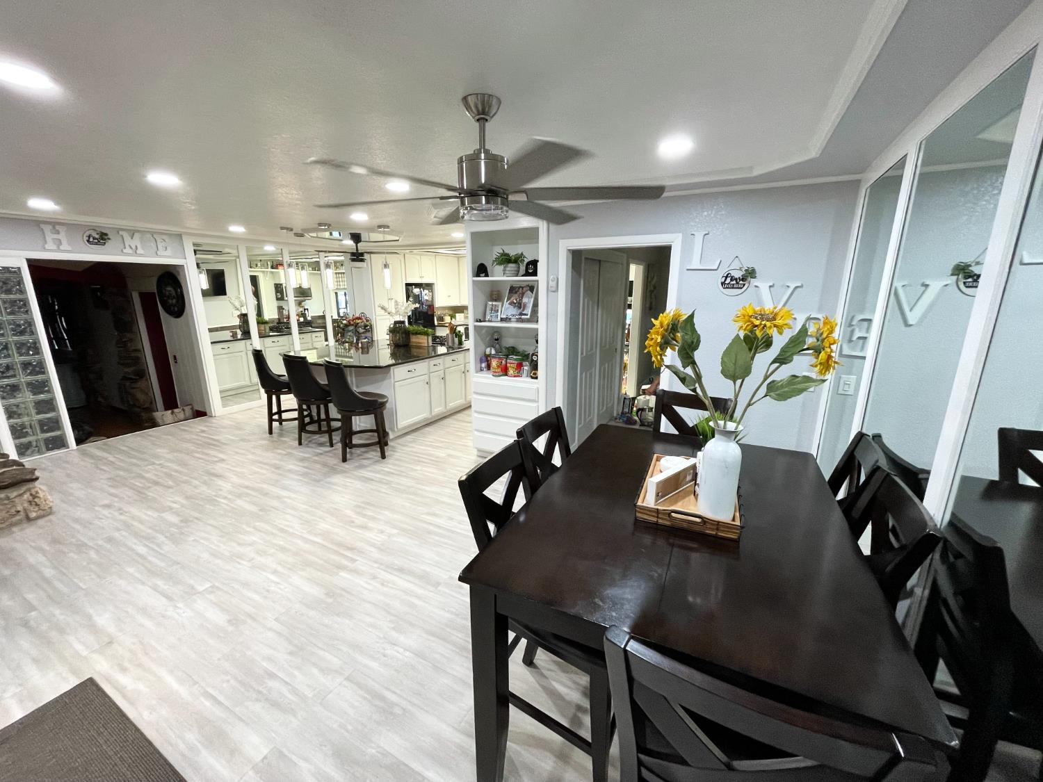 Detail Gallery Image 4 of 25 For 2313 Thomas St, Ceres,  CA 95307 - 3 Beds | 2 Baths