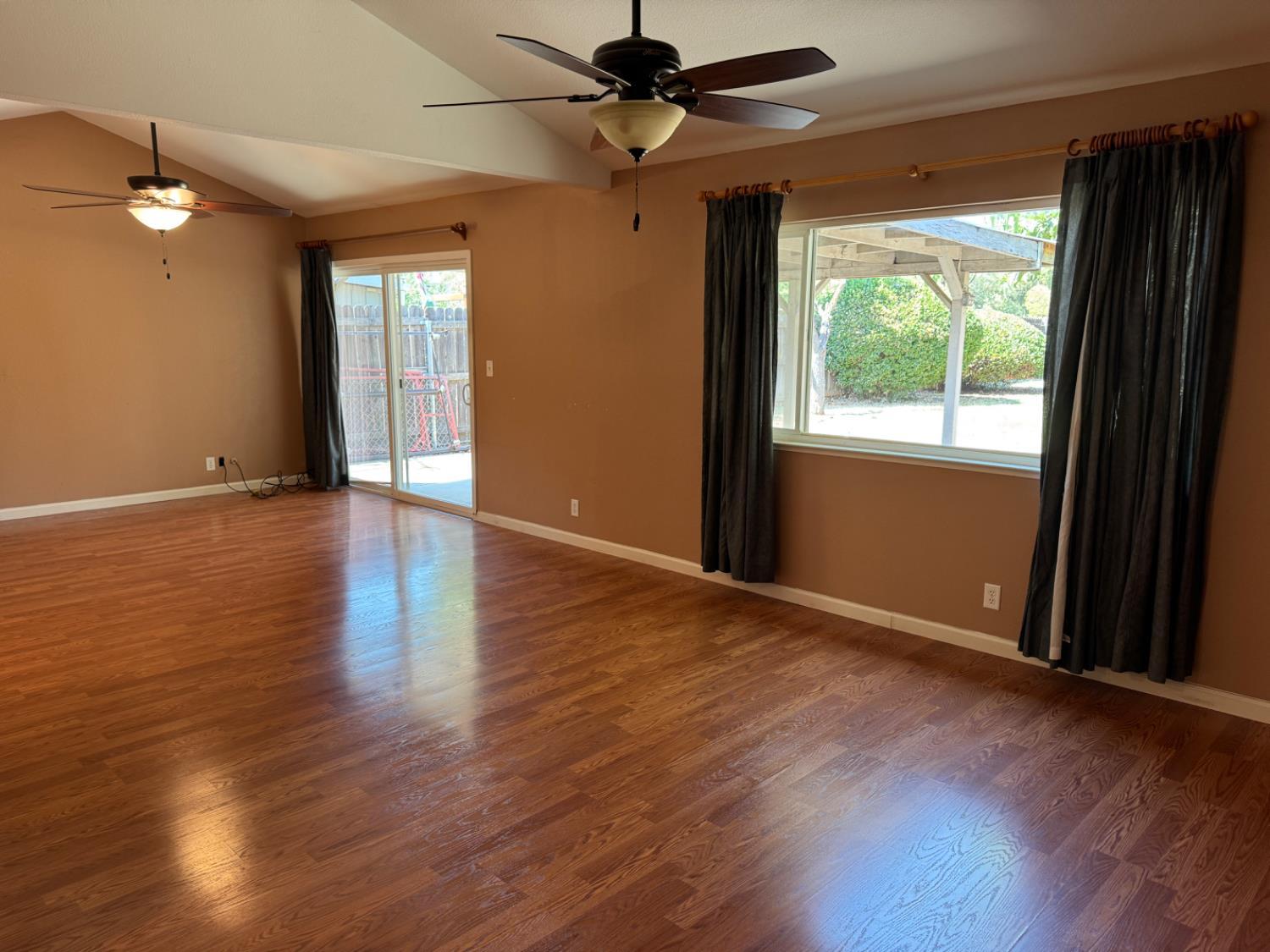 Detail Gallery Image 2 of 19 For 1353 Villa Dr, Merced,  CA 95340 - 3 Beds | 2 Baths
