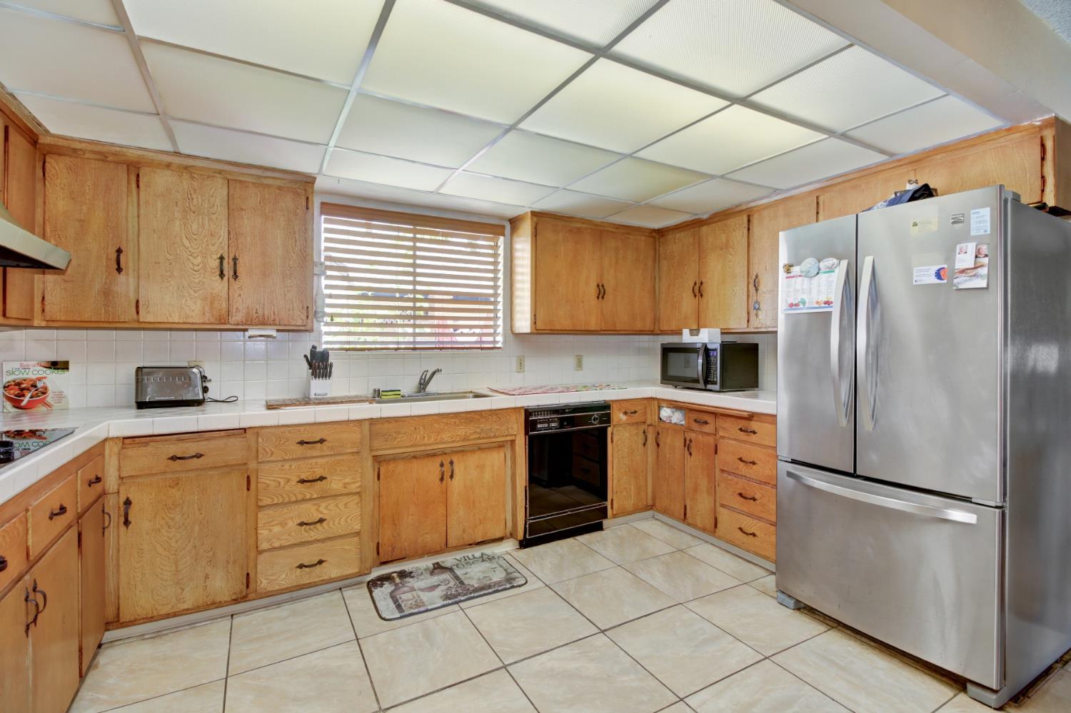 Detail Gallery Image 13 of 38 For 3845 Lynwood Way, Sacramento,  CA 95864 - 3 Beds | 3 Baths