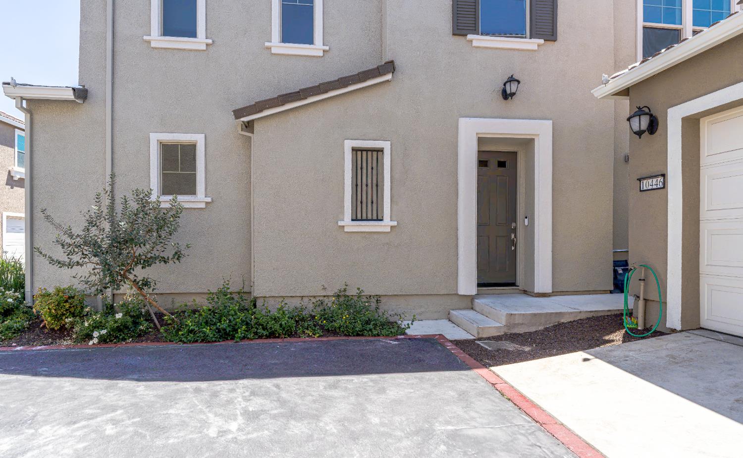 Detail Gallery Image 4 of 53 For 10448 Oboe Way, Elk Grove,  CA 95757 - 3 Beds | 2/1 Baths