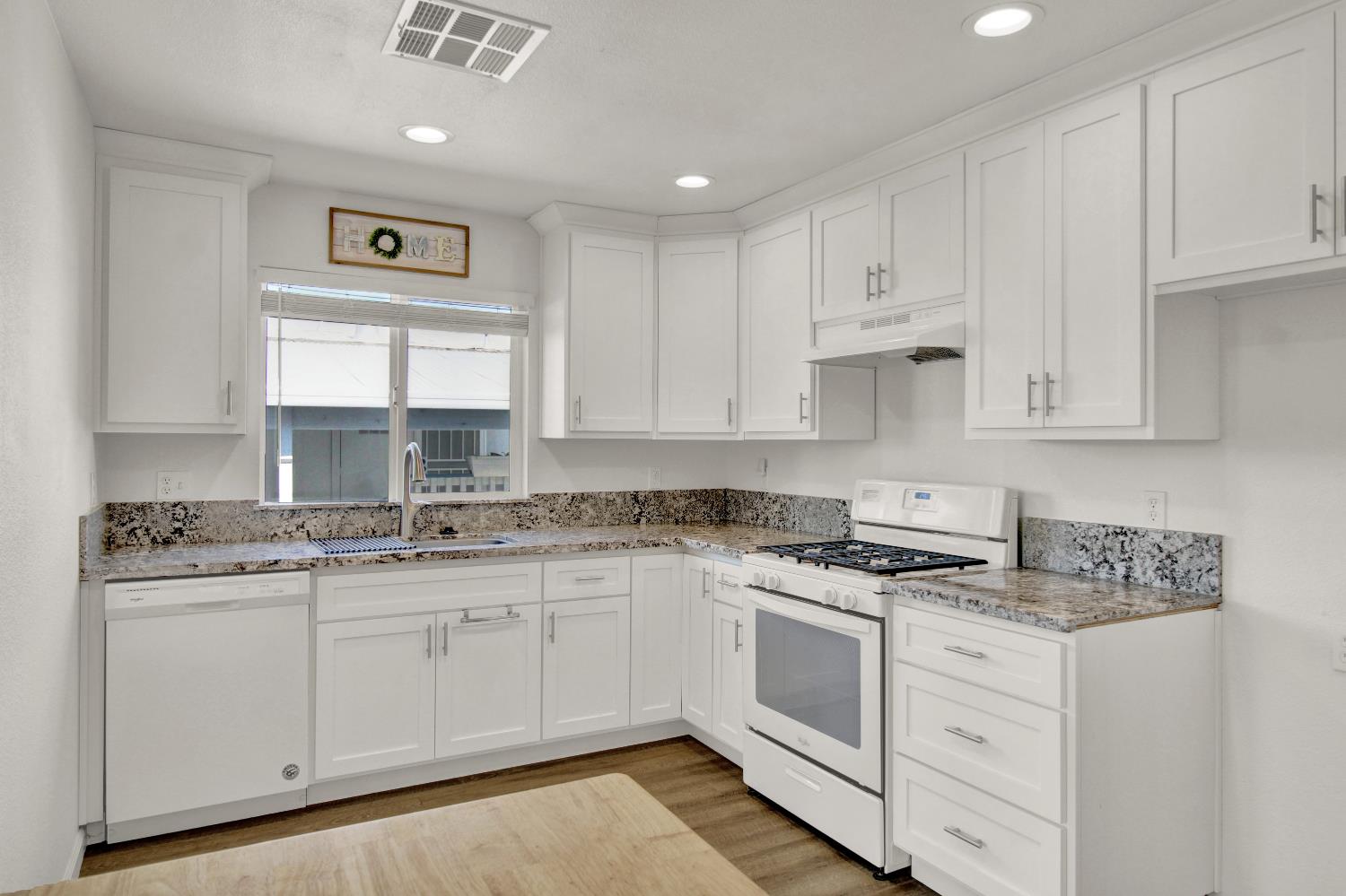 Detail Gallery Image 18 of 34 For 2307 Oakdale Rd 100, Modesto,  CA 95355 - 2 Beds | 2 Baths