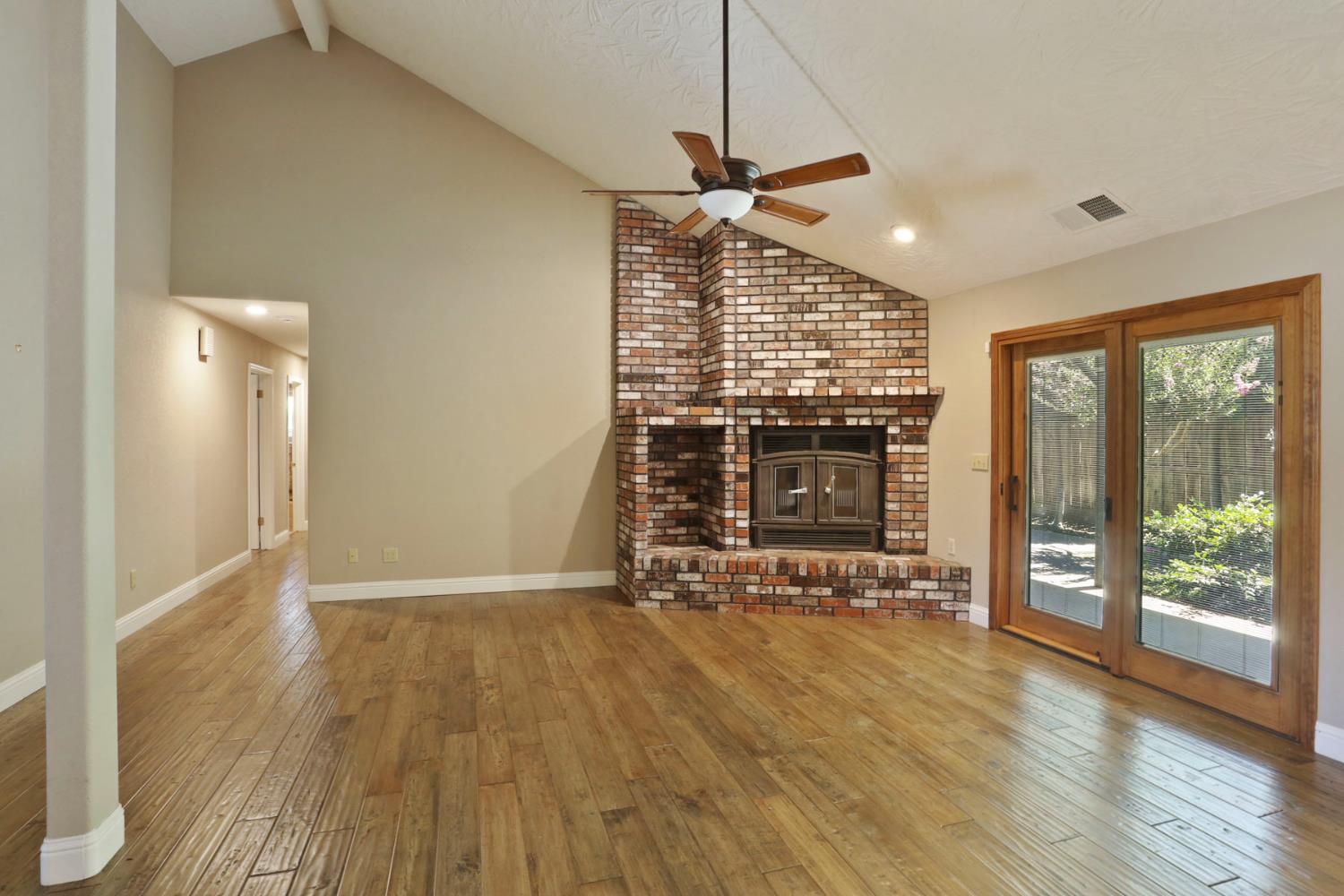 Detail Gallery Image 8 of 50 For 2404 Dutchollow Ct, Modesto,  CA 95356 - 3 Beds | 2 Baths