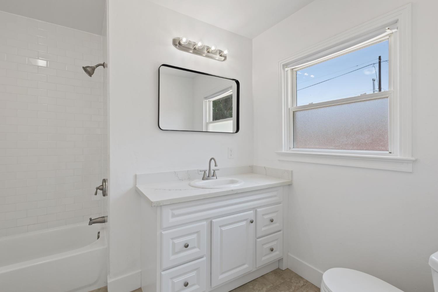 Detail Gallery Image 17 of 27 For 365 E Main St, Merced,  CA 95340 - 3 Beds | 1/1 Baths
