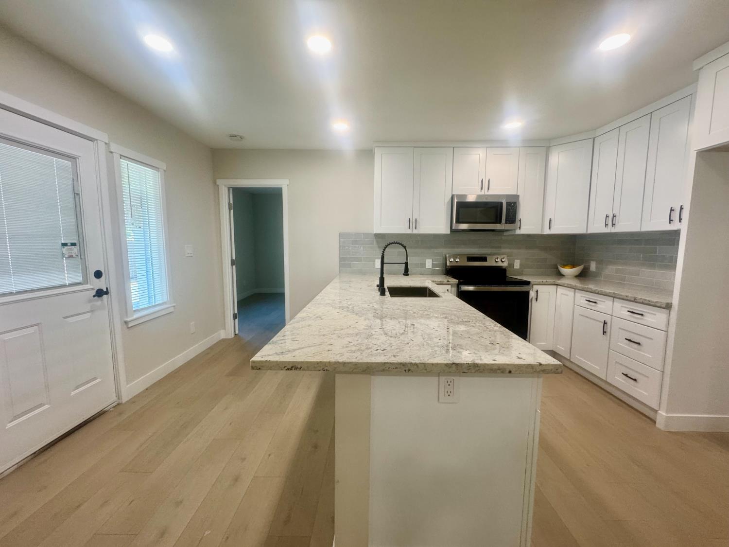 Detail Gallery Image 7 of 32 For 5230 North Ave, Carmichael,  CA 95608 - 3 Beds | 2 Baths