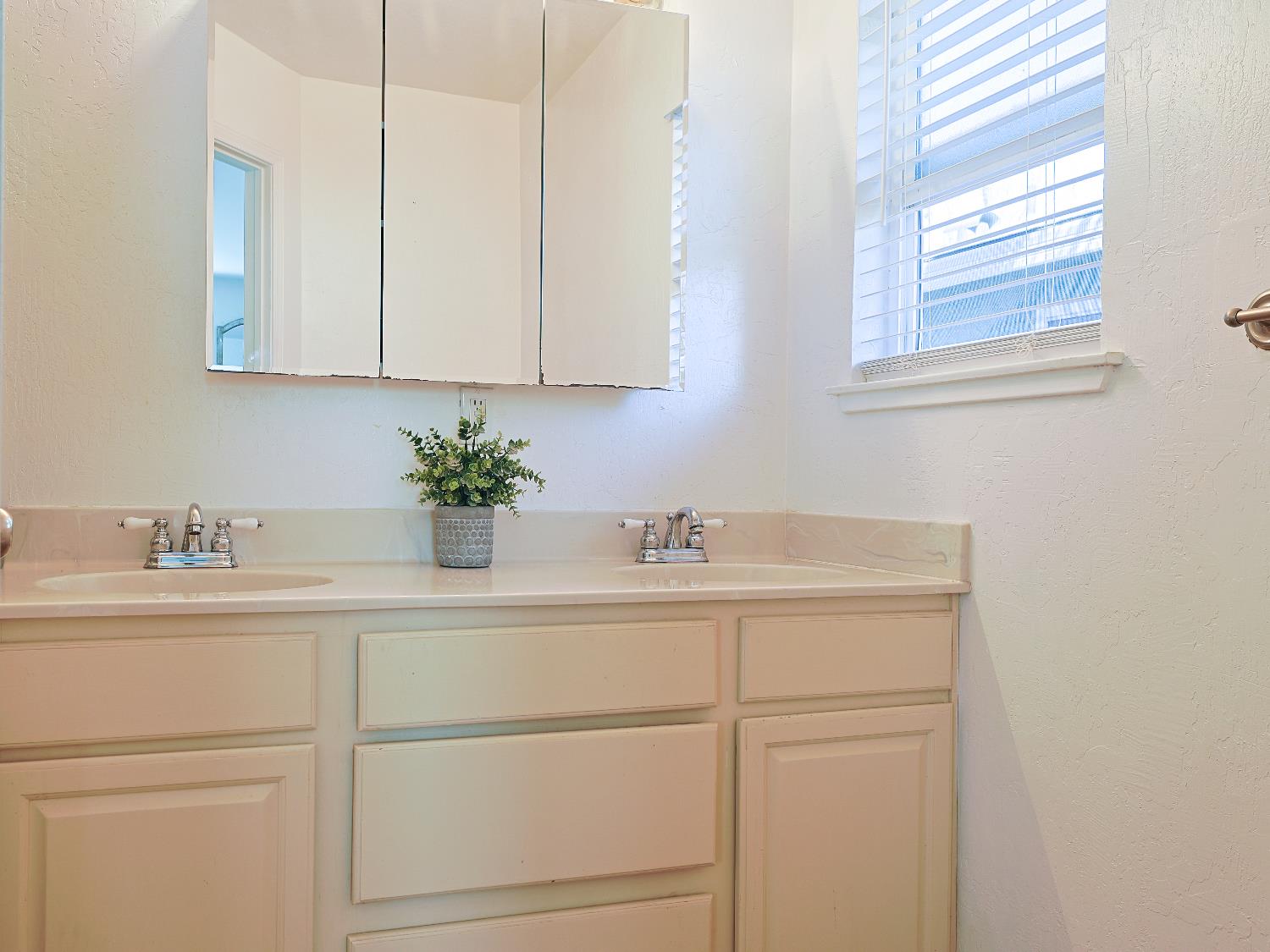 Detail Gallery Image 38 of 45 For 18 W Clanton Ave, Woodland,  CA 95695 - 3 Beds | 2 Baths