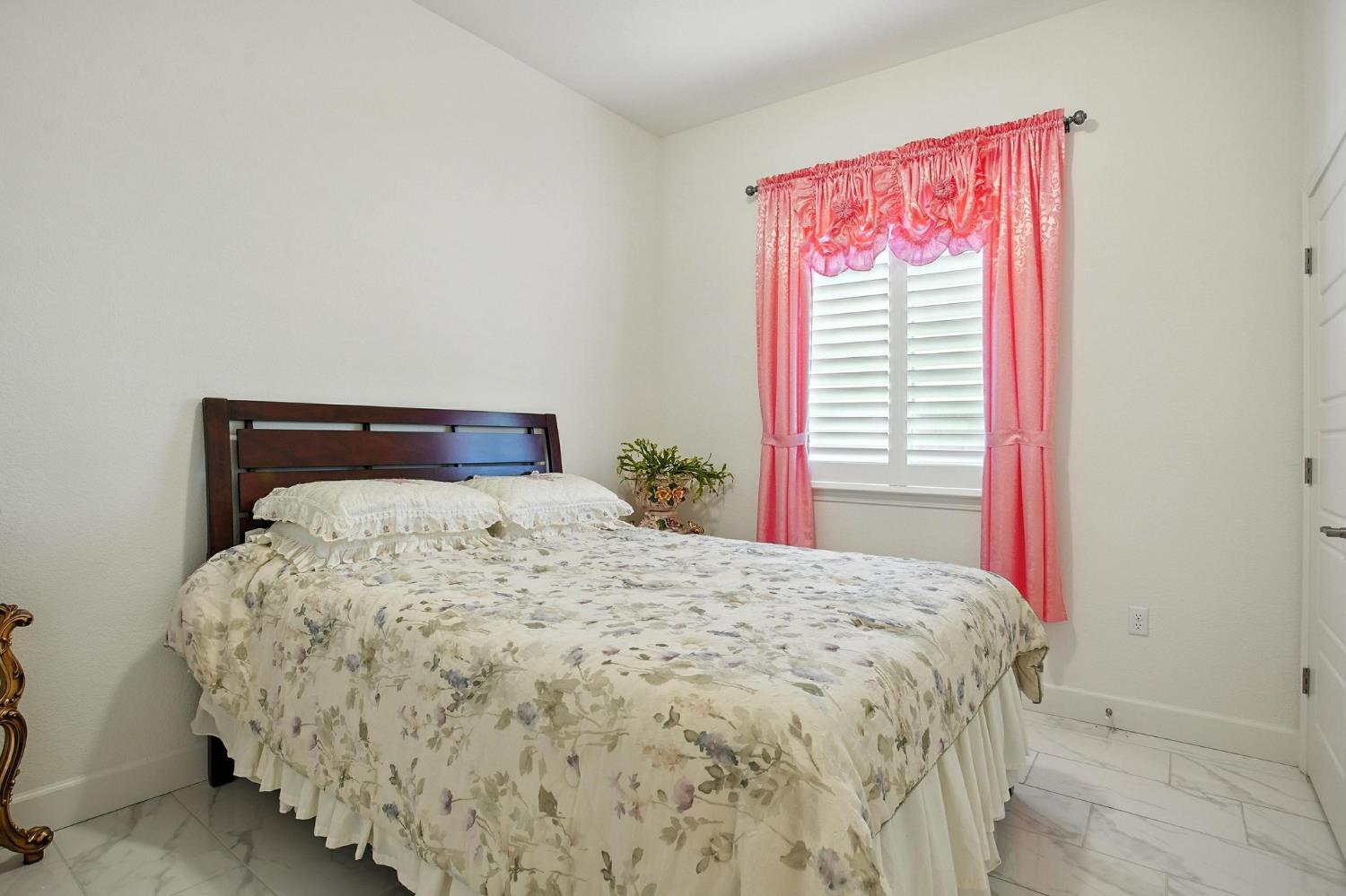 Detail Gallery Image 17 of 36 For 3742 Haymaker Way, Sacramento,  CA 95835 - 3 Beds | 2 Baths