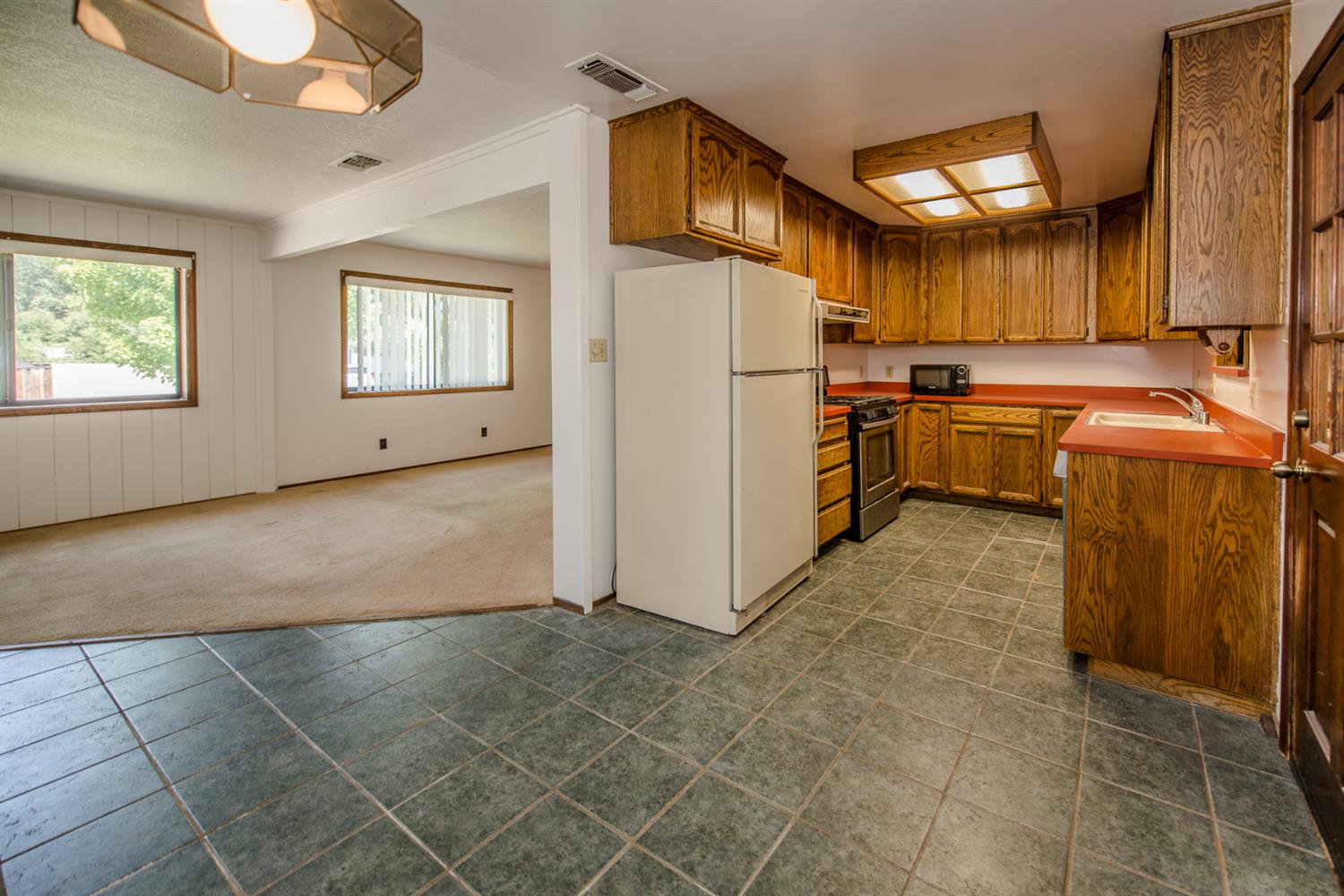Detail Gallery Image 8 of 43 For 204 Emery St, Winters,  CA 95694 - 3 Beds | 2 Baths