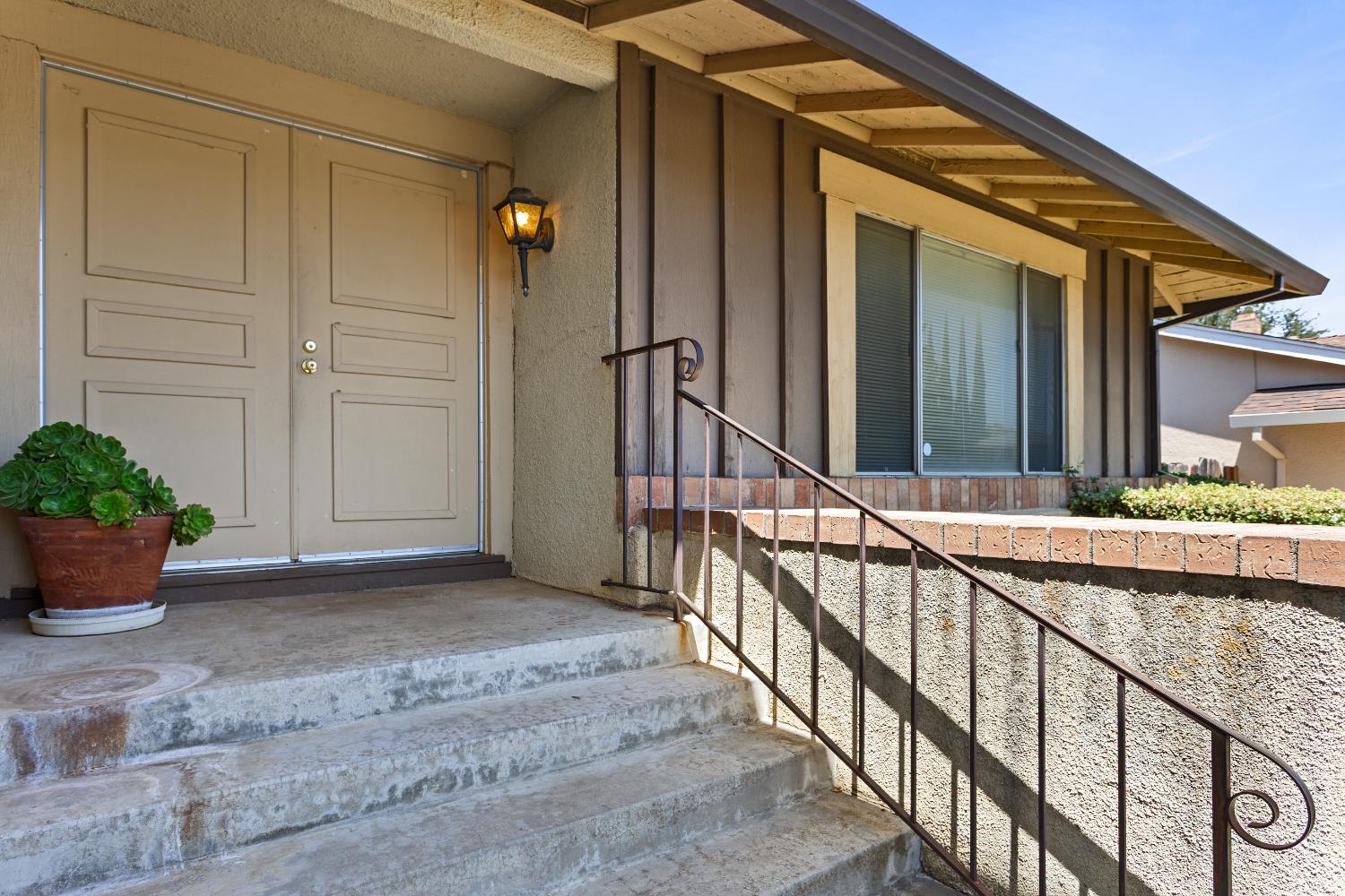 Detail Gallery Image 1 of 26 For 9251 Carla Way, Sacramento,  CA 95826 - 4 Beds | 2/1 Baths