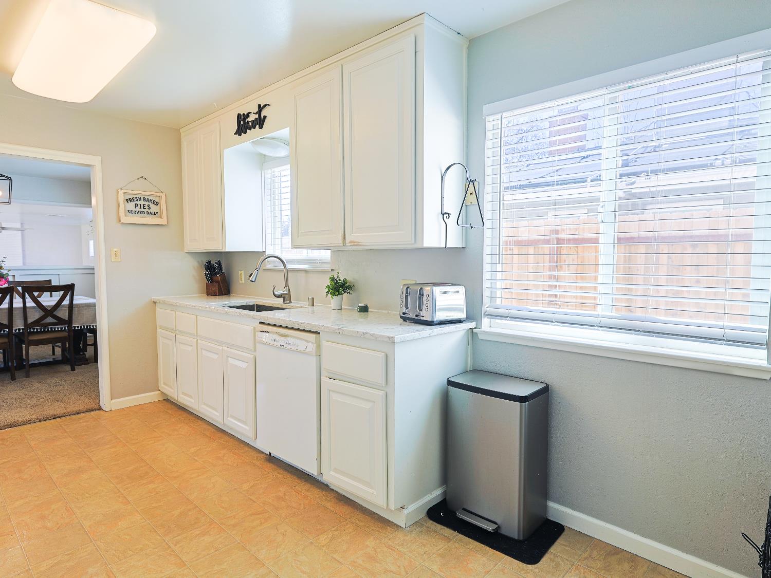 Detail Gallery Image 12 of 45 For 18 W Clanton Ave, Woodland,  CA 95695 - 3 Beds | 2 Baths