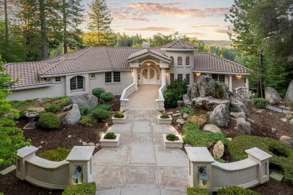 Detail Gallery Image 4 of 97 For 14031 Gochine Dr, Nevada City,  CA 95959 - 4 Beds | 3/1 Baths