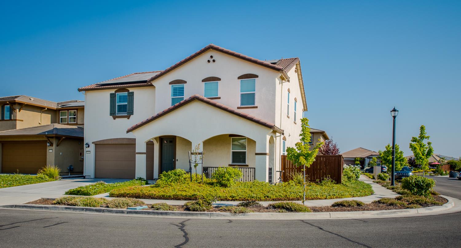 Detail Gallery Image 1 of 37 For 2751 Brookshire Cir, Woodland,  CA 95776 - 5 Beds | 3 Baths