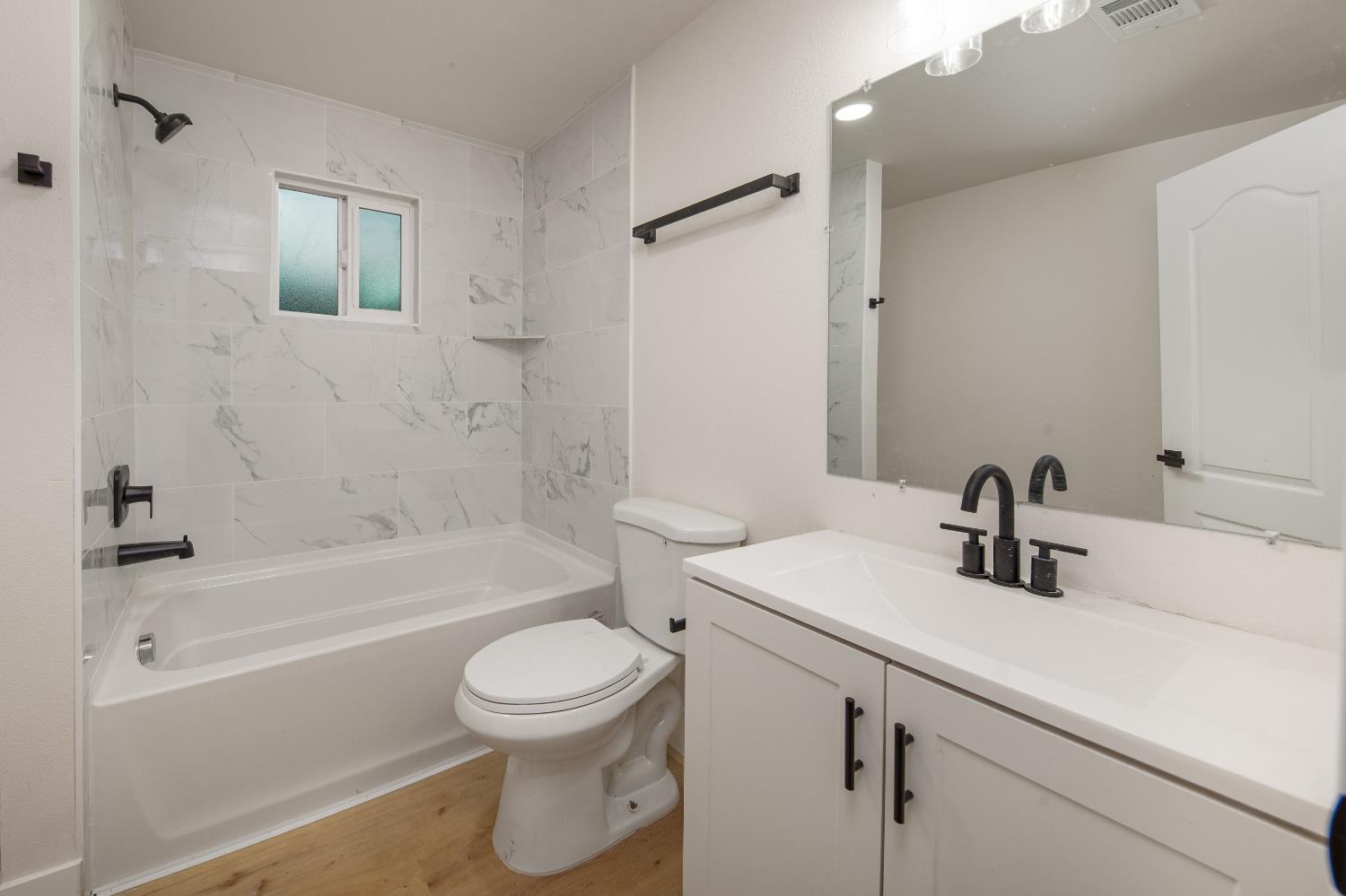 Detail Gallery Image 20 of 38 For 644 N Airport Way, Stockton,  CA 95205 - 3 Beds | 2 Baths