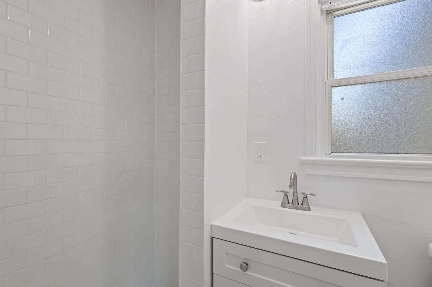 Detail Gallery Image 13 of 27 For 365 E Main St, Merced,  CA 95340 - 3 Beds | 1/1 Baths