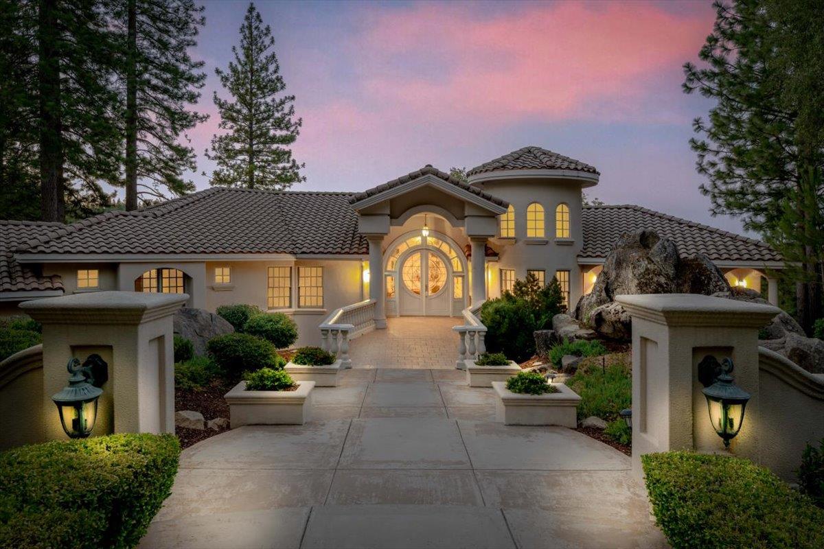 Detail Gallery Image 1 of 97 For 14031 Gochine Dr, Nevada City,  CA 95959 - 4 Beds | 3/1 Baths
