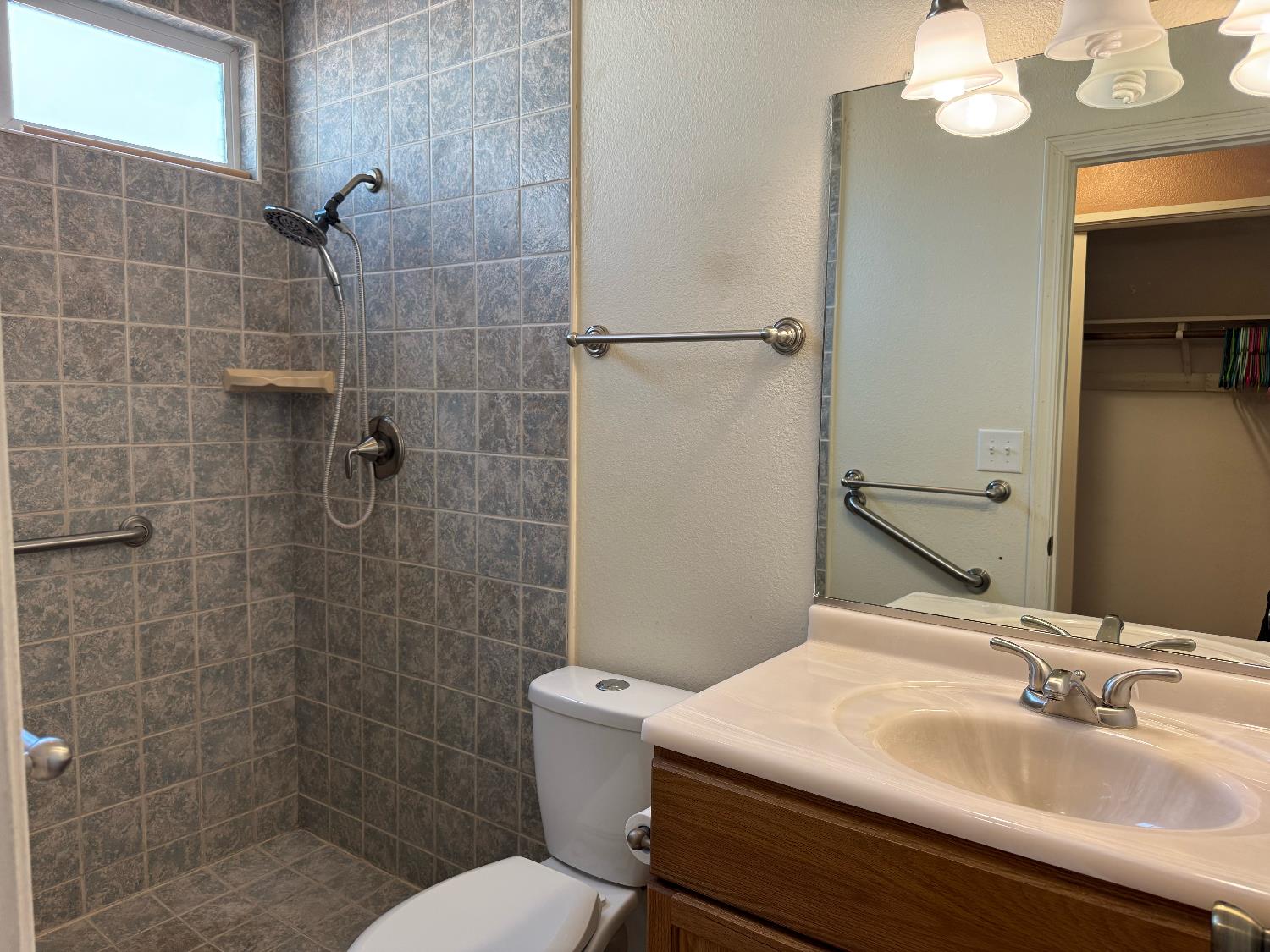 Detail Gallery Image 16 of 19 For 1353 Villa Dr, Merced,  CA 95340 - 3 Beds | 2 Baths