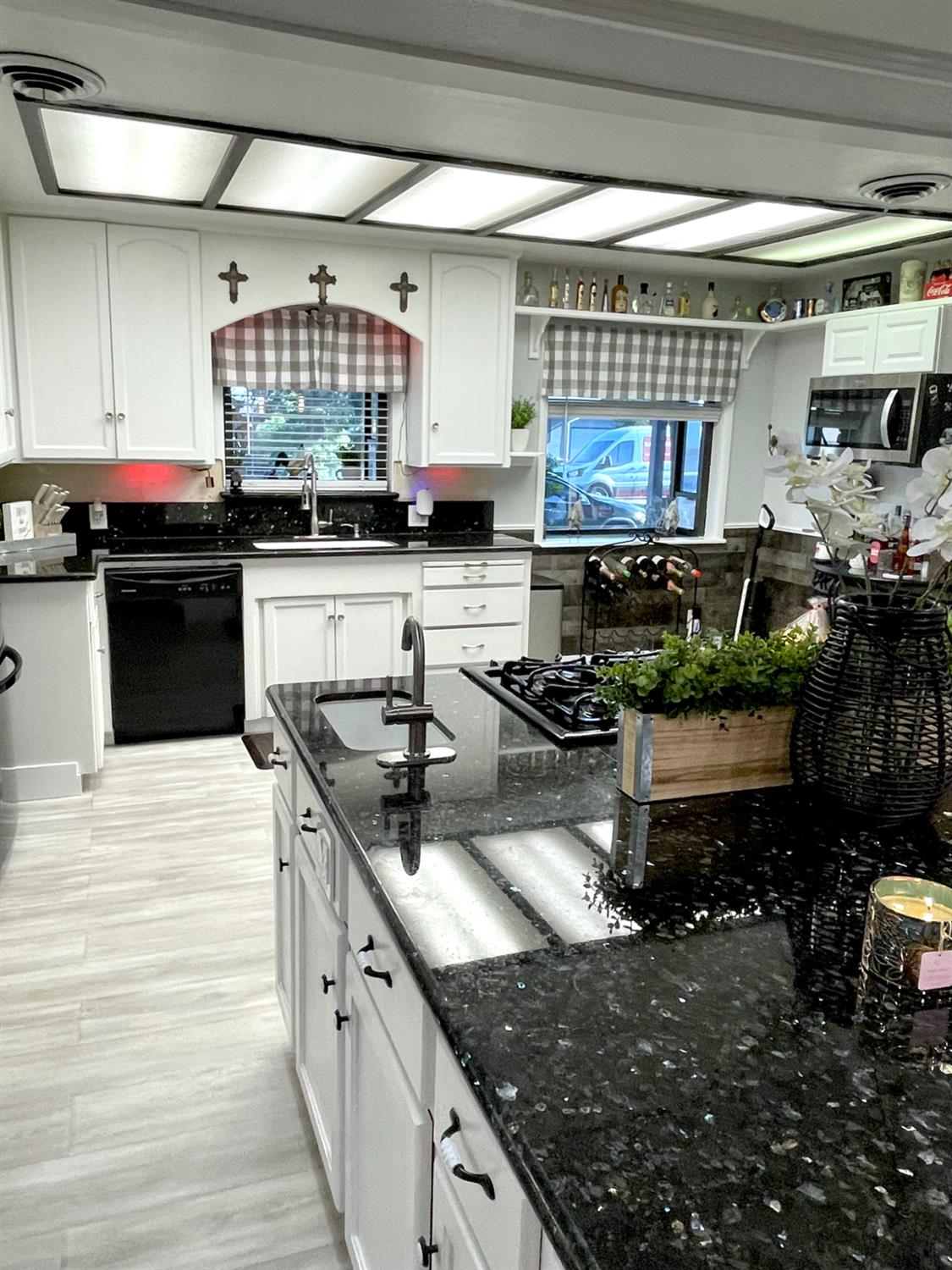 Detail Gallery Image 9 of 25 For 2313 Thomas St, Ceres,  CA 95307 - 3 Beds | 2 Baths