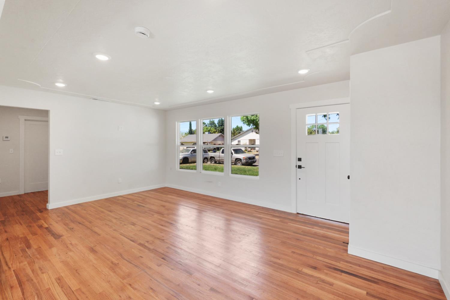 Detail Gallery Image 3 of 19 For 920 S Rose St, Turlock,  CA 95380 - 3 Beds | 1 Baths