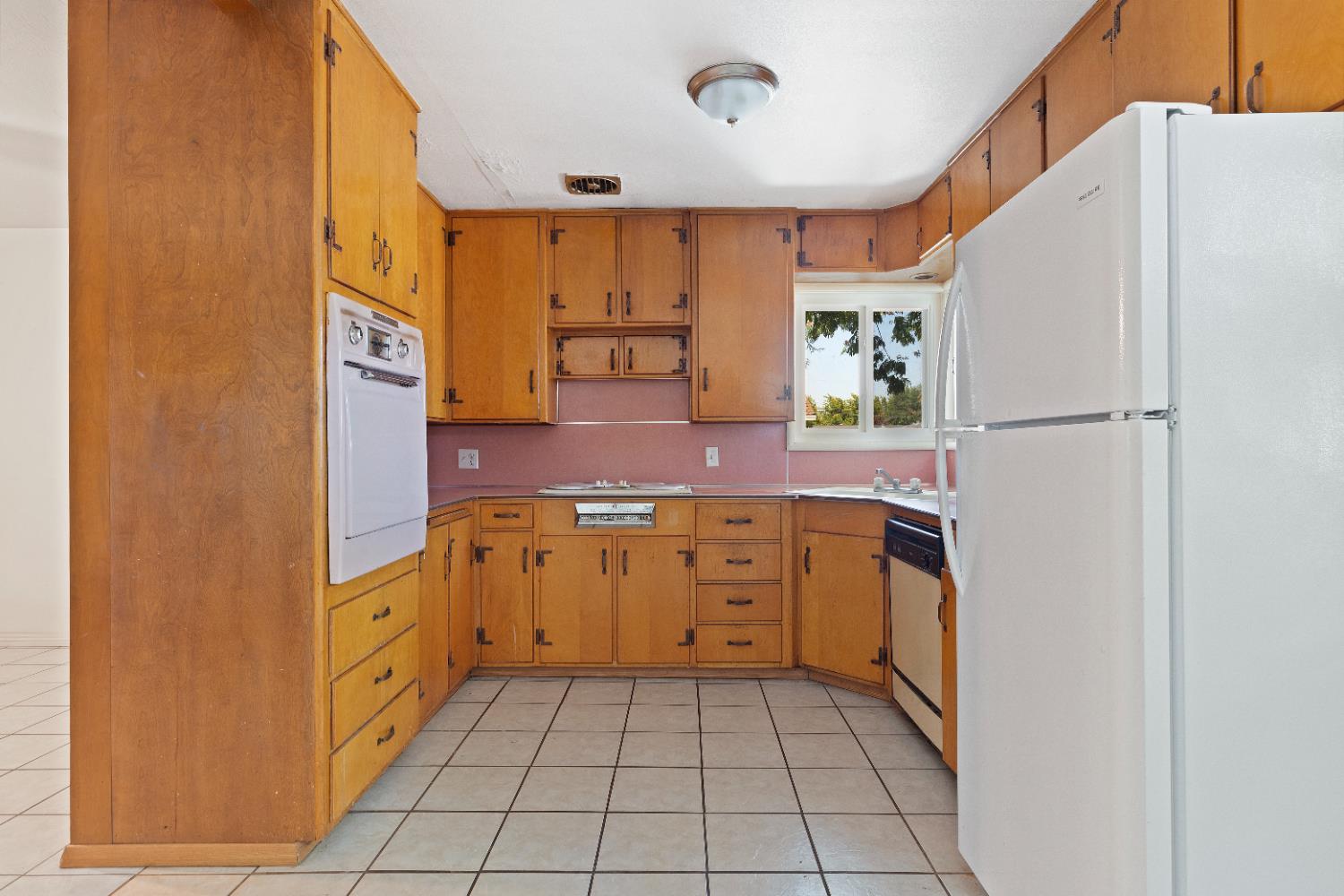 Detail Gallery Image 11 of 34 For 1418 Cypress Ave, Modesto,  CA 95350 - 3 Beds | 2 Baths
