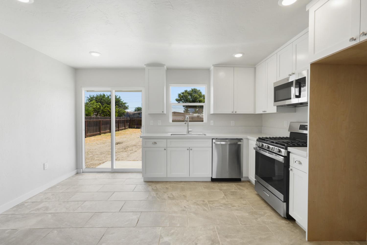 Detail Gallery Image 4 of 19 For 920 S Rose St, Turlock,  CA 95380 - 3 Beds | 1 Baths