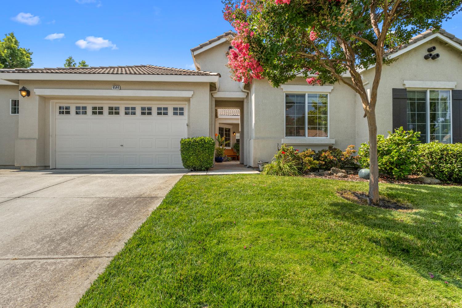 Detail Gallery Image 5 of 82 For 9544 Sun Poppy Way, El Dorado Hills,  CA 95762 - 2 Beds | 2/1 Baths