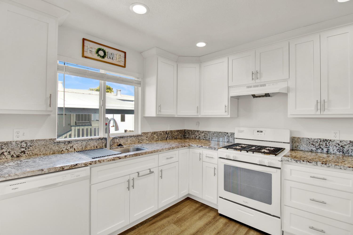 Detail Gallery Image 20 of 34 For 2307 Oakdale Rd 100, Modesto,  CA 95355 - 2 Beds | 2 Baths