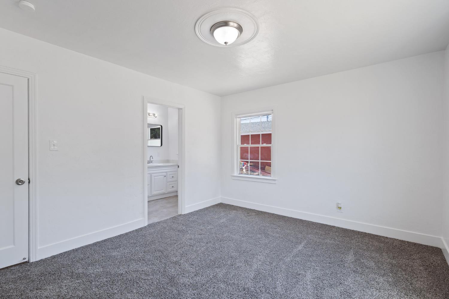 Detail Gallery Image 16 of 27 For 365 E Main St, Merced,  CA 95340 - 3 Beds | 1/1 Baths