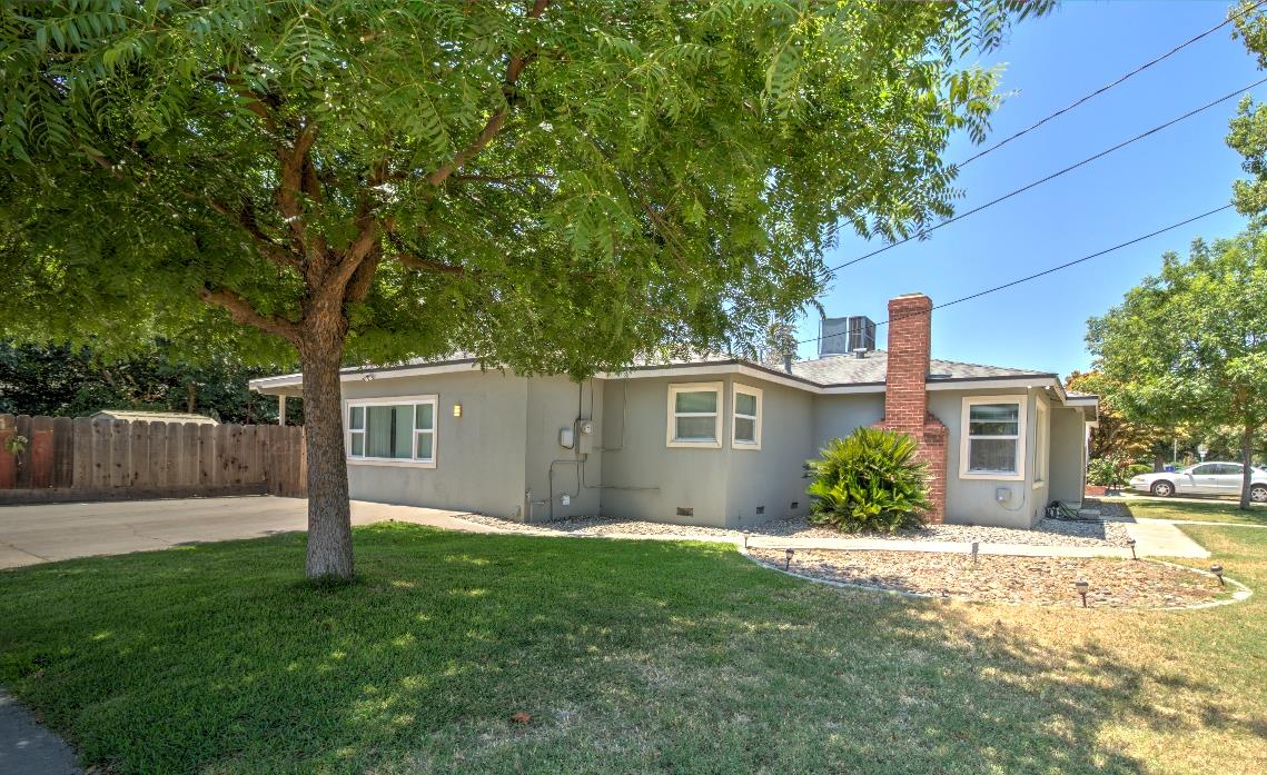 Detail Gallery Image 1 of 33 For 400 Elm Ave, Atwater,  CA 95301 - 4 Beds | 2 Baths